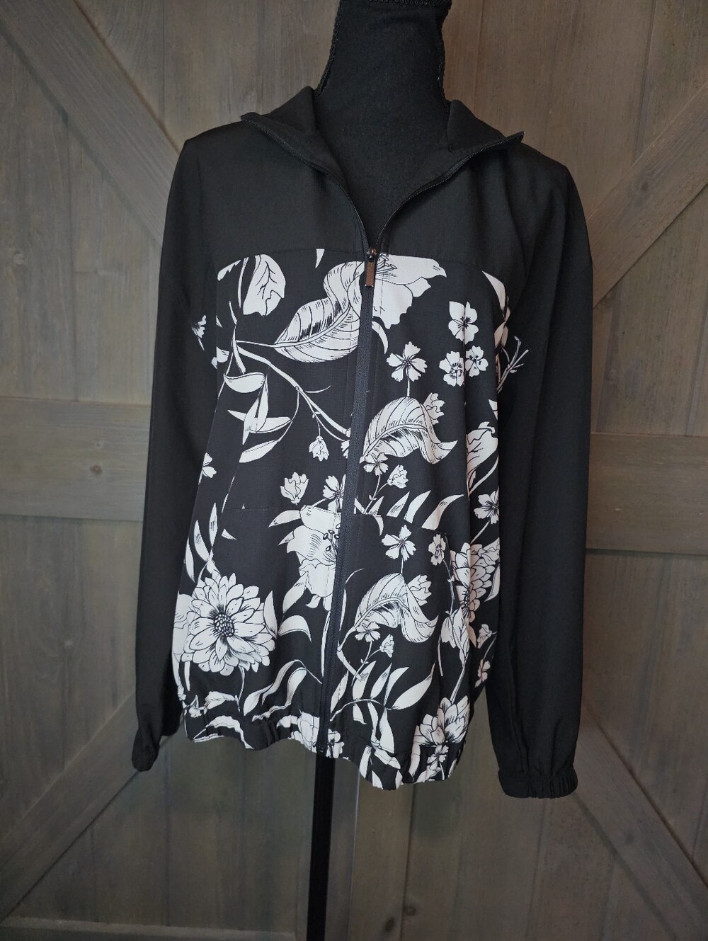 Boston Proper Women's Black White Floral Zip Front Lightweight Jacket Size Small